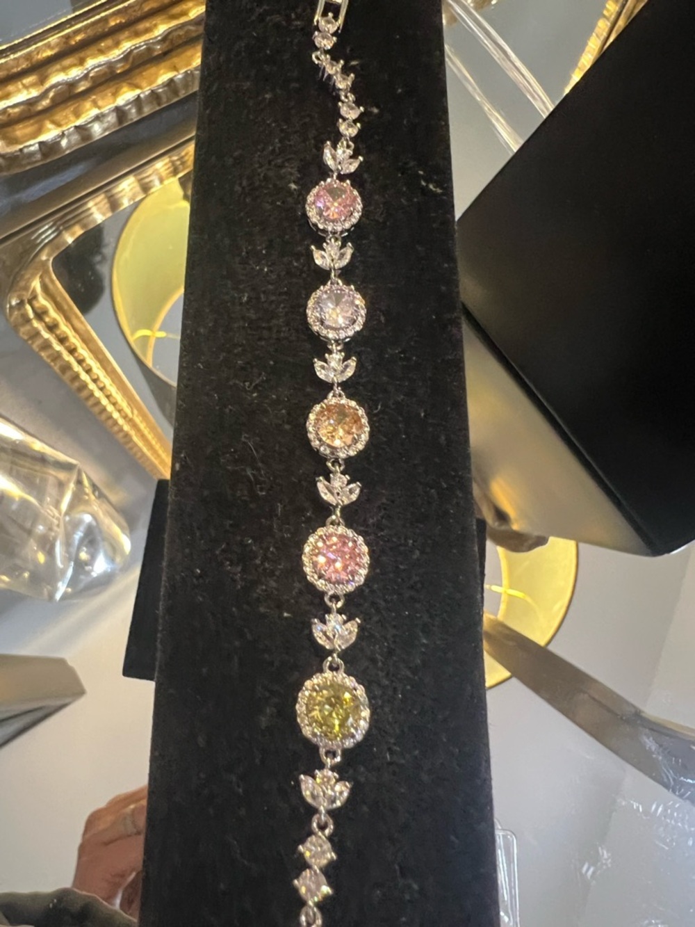 Beautiful bracelet featuring cubic zirconia and crystals
